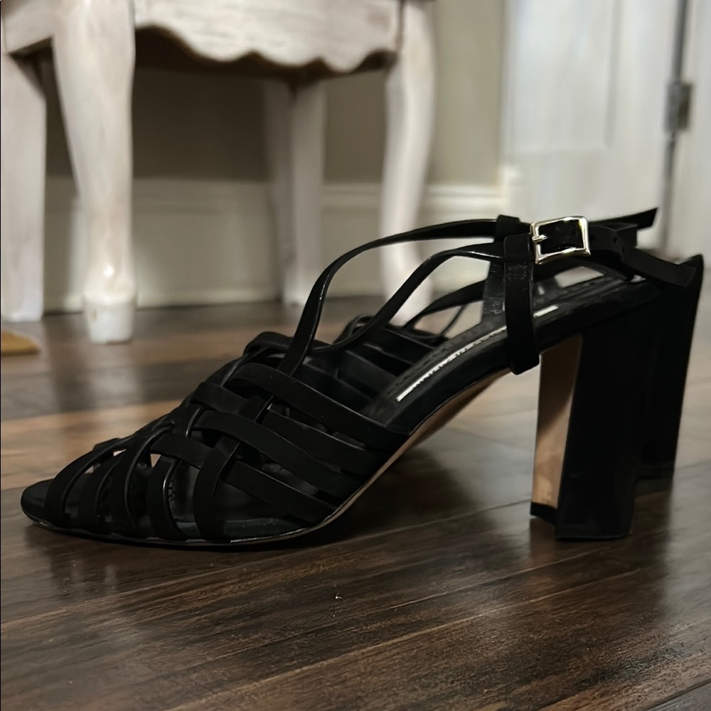Preloved Manolo Blahnik Black Leather Sandals - timeless and elegant!